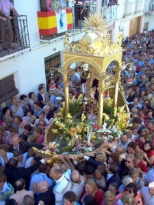 Cristo de la Vera-Cruz de Urda en la procesión llevado por costaleros