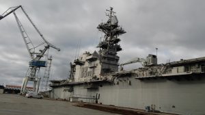 Portaviones Príncipe de Asturias en muelle