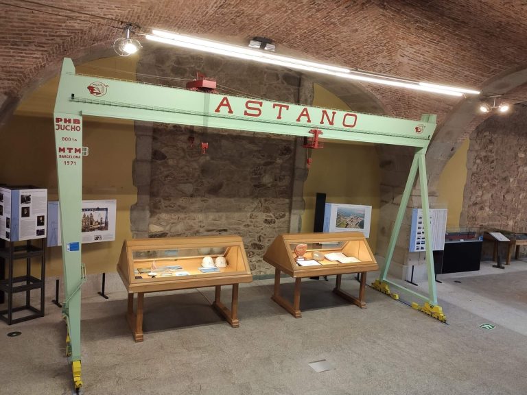 Sala Astano del Museo de la Construcción Naval - maqueta de Grúa pórtico del astillero de Fene