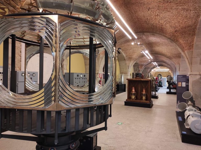 Sala de faros y señales marítimas en el Museo de la Construcción Naval de Ferrol