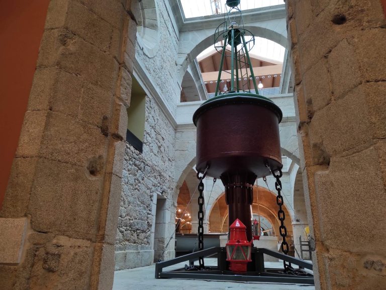 Faros y señales marítimas - bolla - Museo de la Construcción Naval de Ferrol
