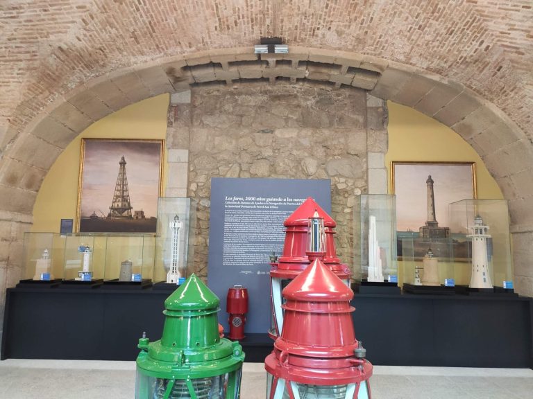 Sala de faros y señales marítimas - maquetas y paneles