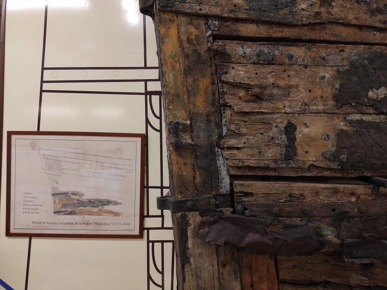Restos de la popa y el codaste de la Fragata María Magdalena en Ferrol