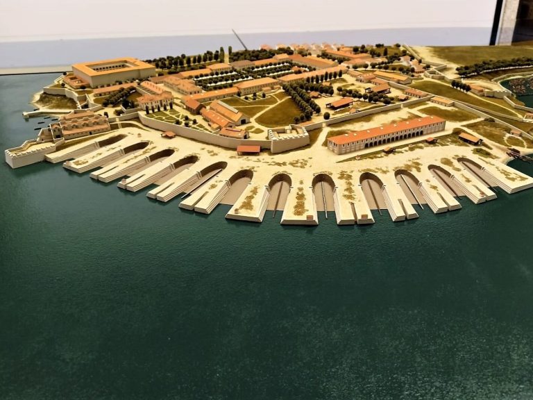 Sala de la Construcción Naval en Ferrol en los siglos XVIII y XIX, maqueta del astillero en el Museo de la Construcción Naval de Ferrol