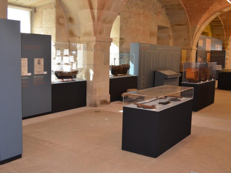 Sala de la Construcción Naval en Ferrol en los siglos XVIII y XIX, maquetas y herramientas en el Museo de la Construcción Naval de Ferrol