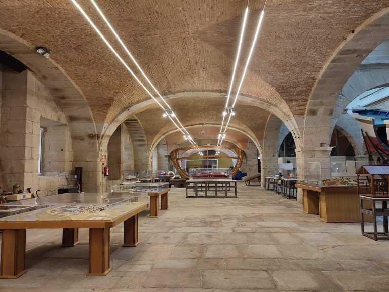 Sala de barcos y astilleros del Museo de la Construcción Naval en Ferrol